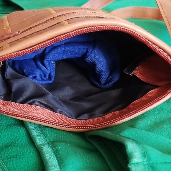 Geuine Leather🌴🌻 - Picture 4 of 8